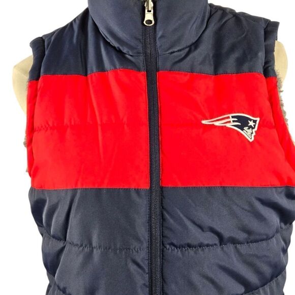 NFL New England Patriots Blue and Red Reversible Puffer and Fleece Vest - Picture 5 of 10
